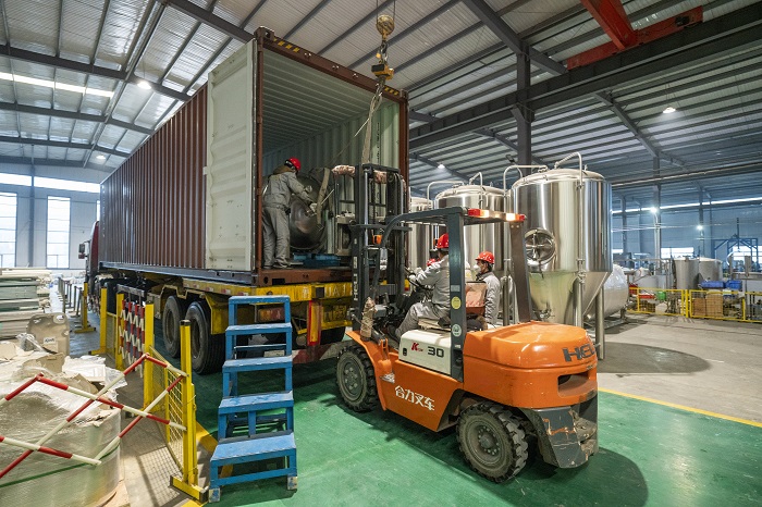 山東天泰<a href=http://www.yangbailao.com/ target=_blank class=infotextkey>啤酒設備</a>